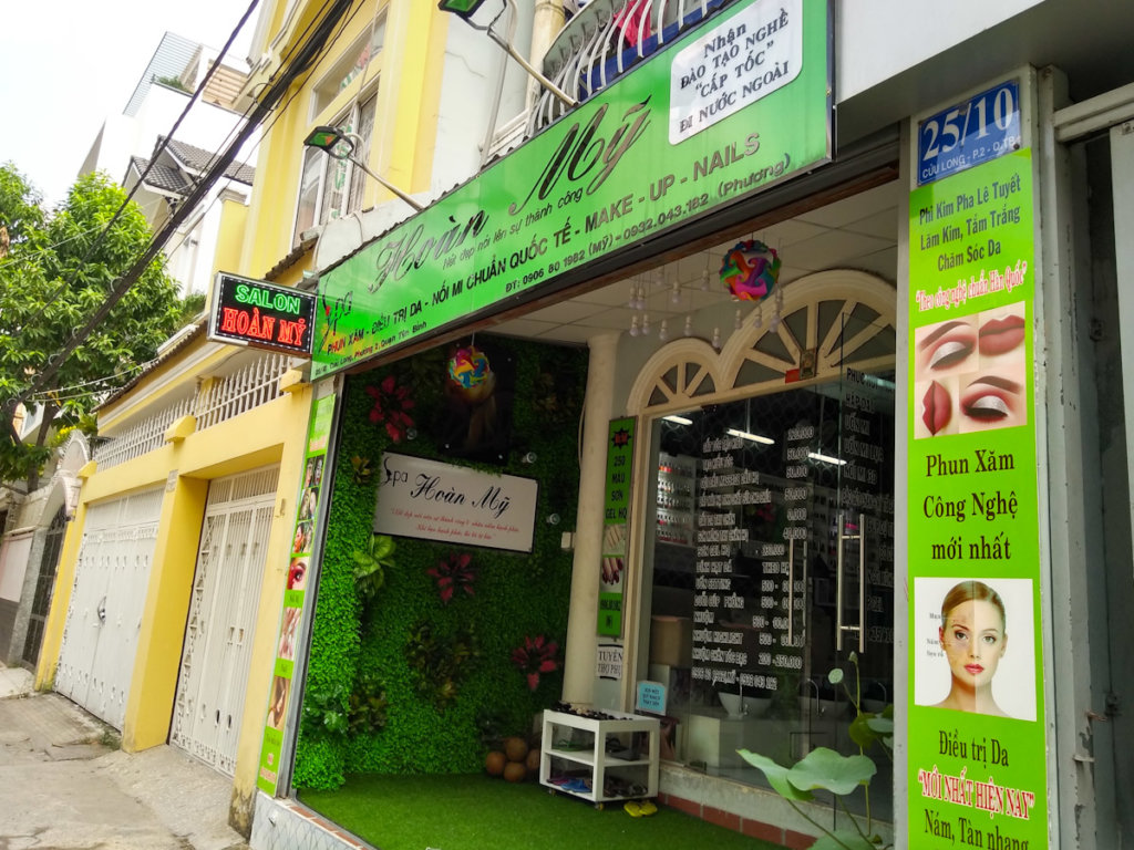 Hoan My Salon in Cuu Long street, Saigon. One of the many salons in the area. 