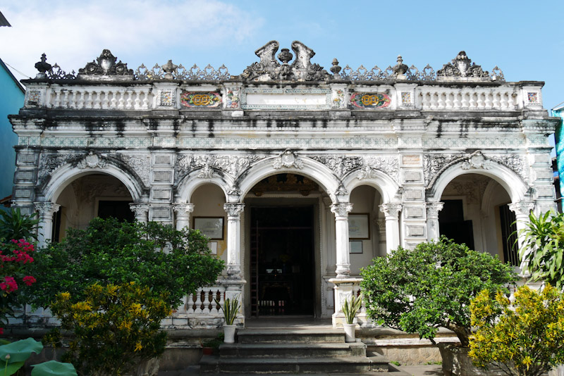 The house of Thuy Le is an ornate white colonial building. 